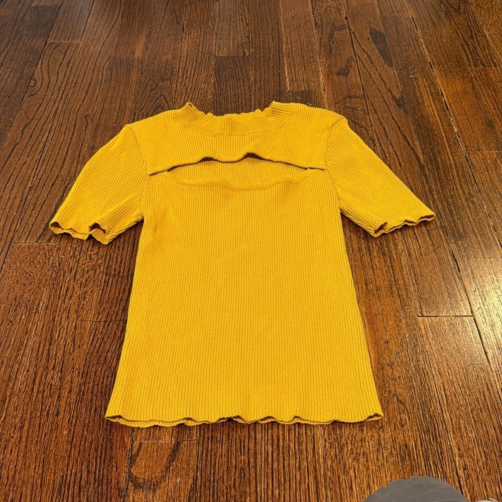 Forever 21 Ribbed Keyhole Top - Picture 2 of 6
